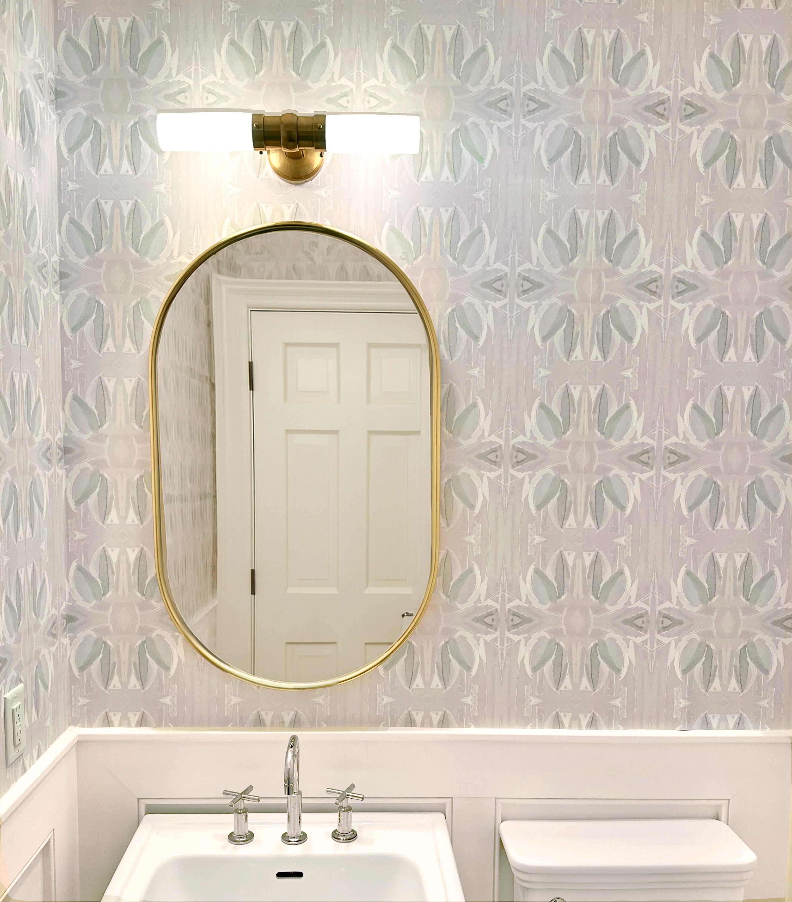 beige ivory green wallpaper, wallpaper bath palmetto bluff,  palmetto bluff interior design, beige green wallpaper 2025, new 2026 wallpaper releases interiors, charleston home wallpaper bath